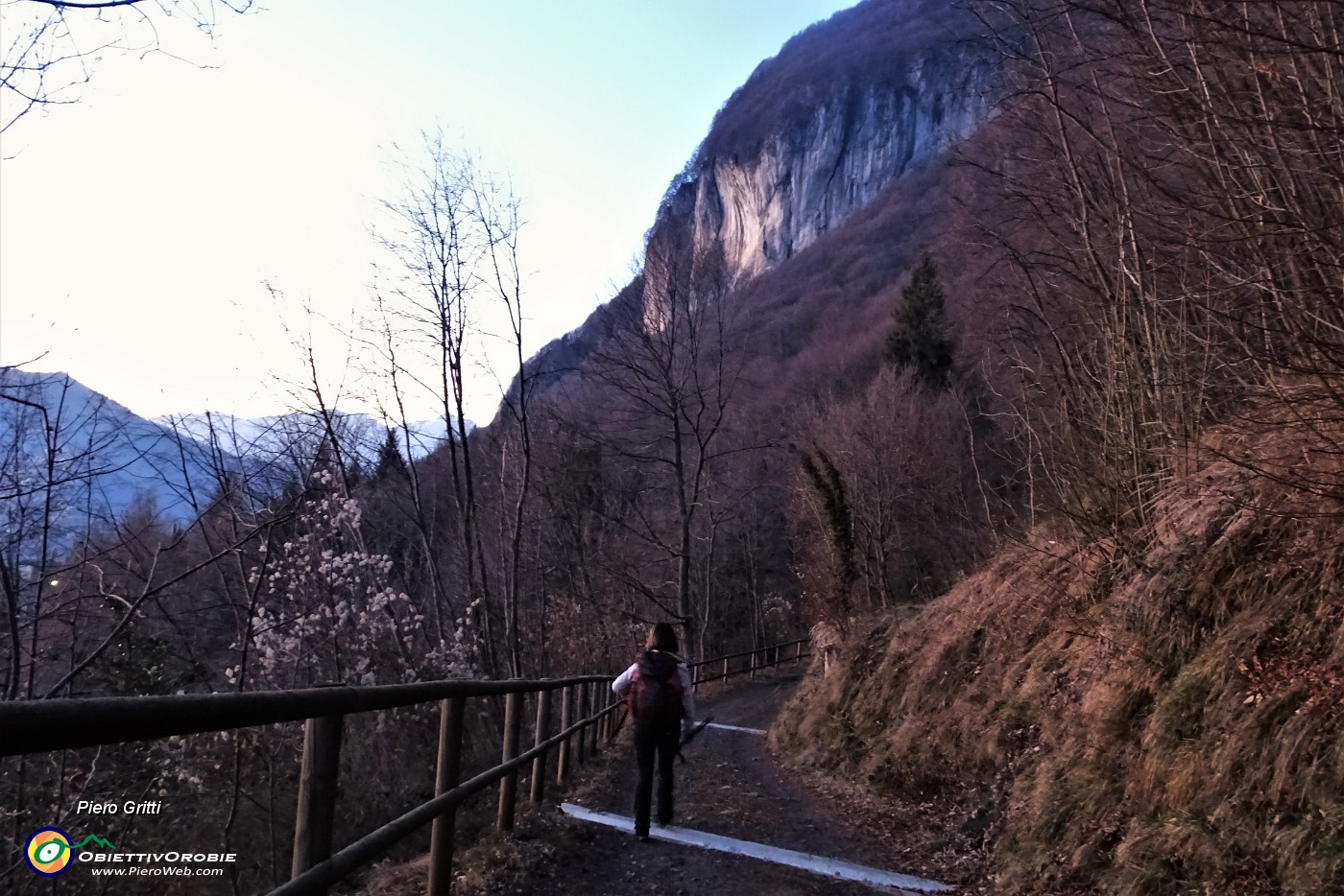 91 La Corna Bianca nella luce del tramonto inoltrato.JPG